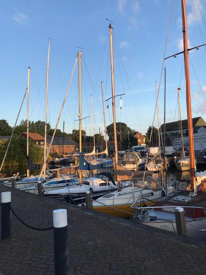 B&B Logeren Bij De Burgemeester Stad aan 't Haringvliet Exterior foto